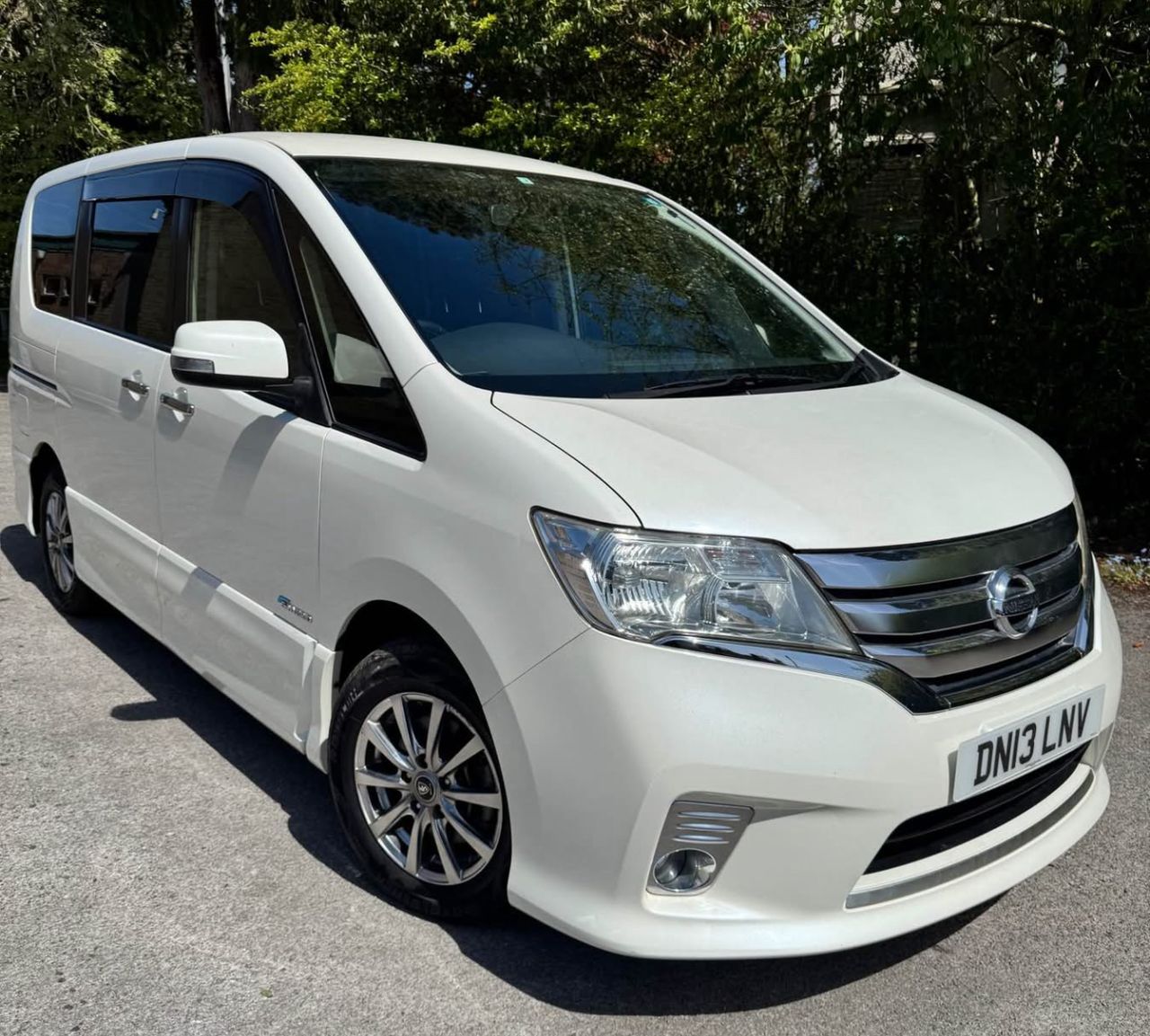 Nissan Serena 2013